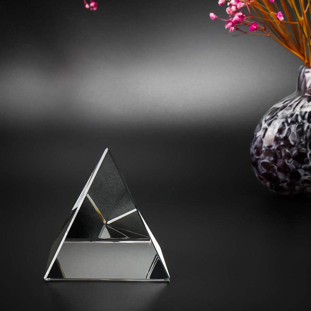 QFkris Kristall-Pyramide-Figur, Sammlerstück, transparente Farbe, Prisma, Schreibtisch-Ornament, Glas, Briefbeschwerer mit Geschenkbox für Dekoration (60 mm)