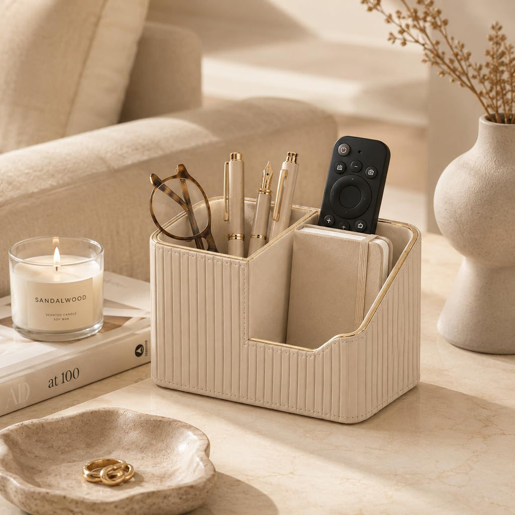 KINGFOM Stifteköcher Stifte Organizer, PU Leder Stiftehalter Schreibtisch Stiftebox Stifteköcher für Büro/Zuhause, Multifunktionale Fernbedienung Halterung (Beige)