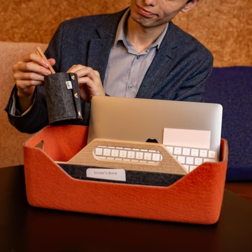 Gustav Loop – Mobiler Desk Organizer & Filztasche für Teams, Büros & Home Office | Spind Organizer aus recycelten Flaschen mit Eichenholz | Für flexibles Arbeiten & Desk Sharing (Ziegelrot)