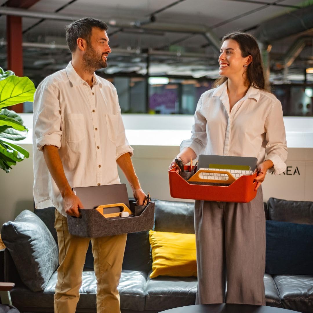 Gustav Loop – Mobiler Desk Organizer & Filztasche für Teams, Büros & Home Office | Spind Organizer aus recycelten Flaschen mit Eichenholz | Für flexibles Arbeiten & Desk Sharing (Ziegelrot)