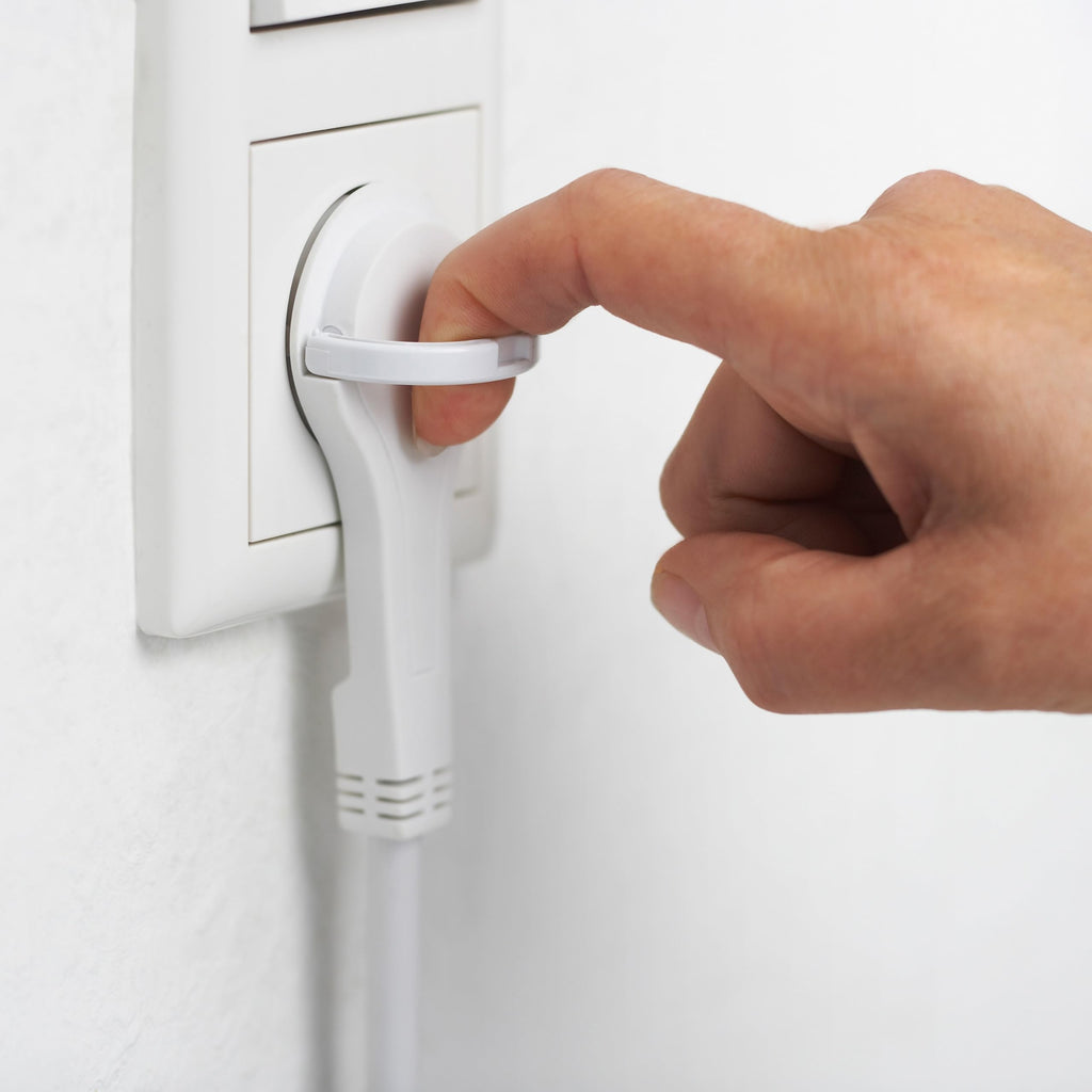Meister Steckdosenleiste 3-fach - Extraflacher Stecker - 2 m Kabel - weiß - IP20 Innenbereich - Beleuchteter Schalter / Mehrfachsteckdose / Steckerleiste mit Flachstecker / 7430190