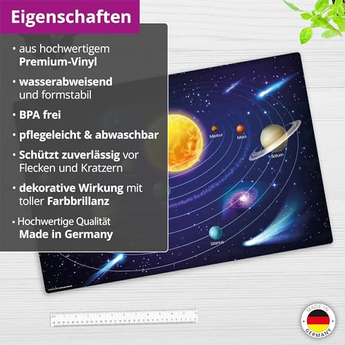Die Original Schreibtischunterlage für Kinder – “Weltall Planeten im Sonnensystem“ – aus Premium Vinyl für ein ergonomisches Schreibgefühl – 60 x 40 cm – rutschfest und abwaschbar – Made in Germany
