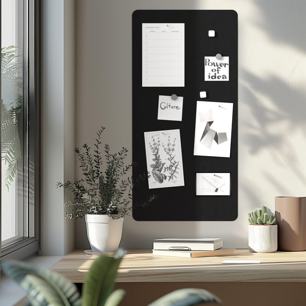 Flatbo Magnettafel aus Metall, 70 x 35 cm, Tafel für Postkarten, Urlaubssouvenirs oder Notizen. Inklusive 4 Magnete und Montageset.