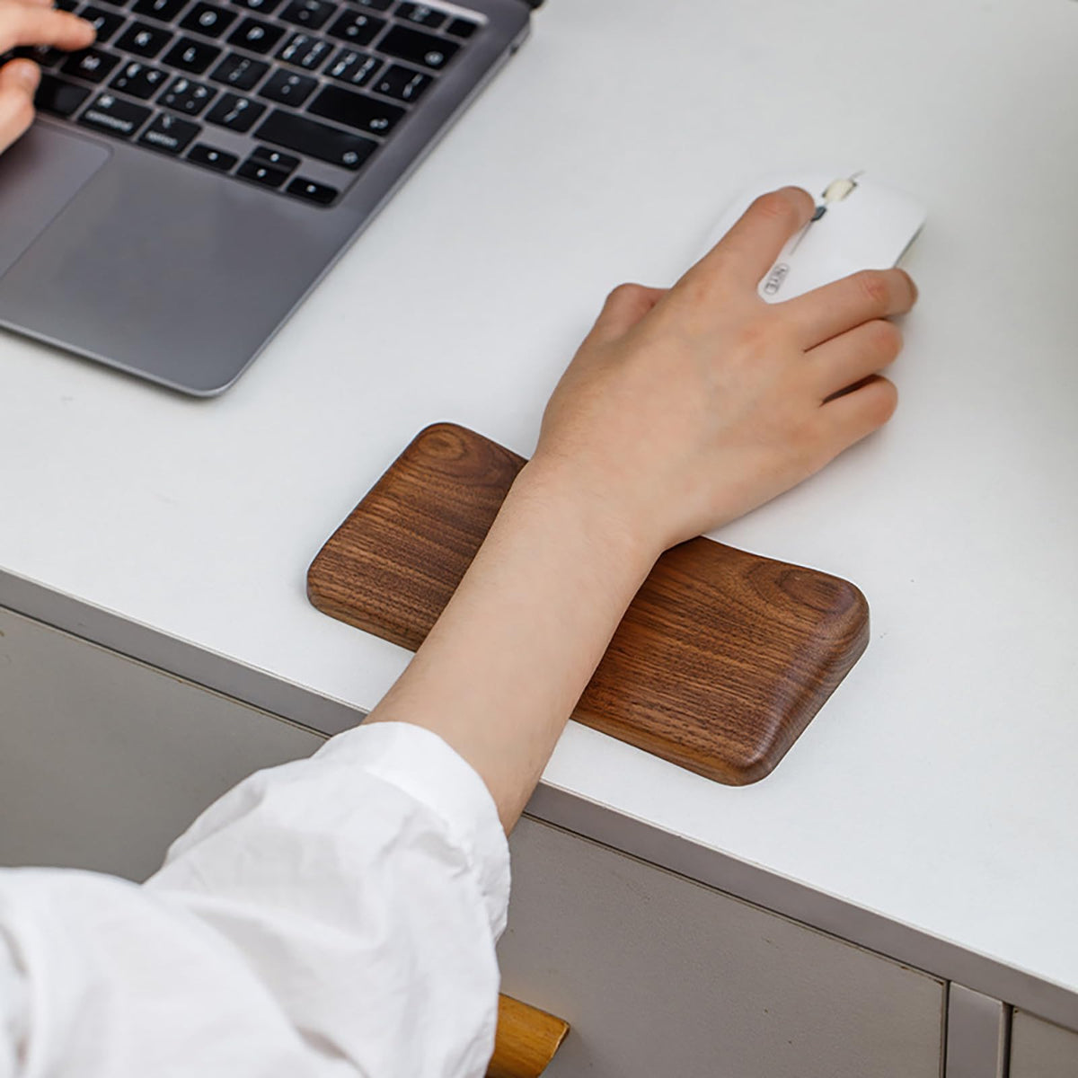Handballenauflage Maus aus Premium Holz, Rutschfeste und Ergonomische Handgelenkauflage aus Schwarzem Walnussholz, für Büro und Gaming geeignet