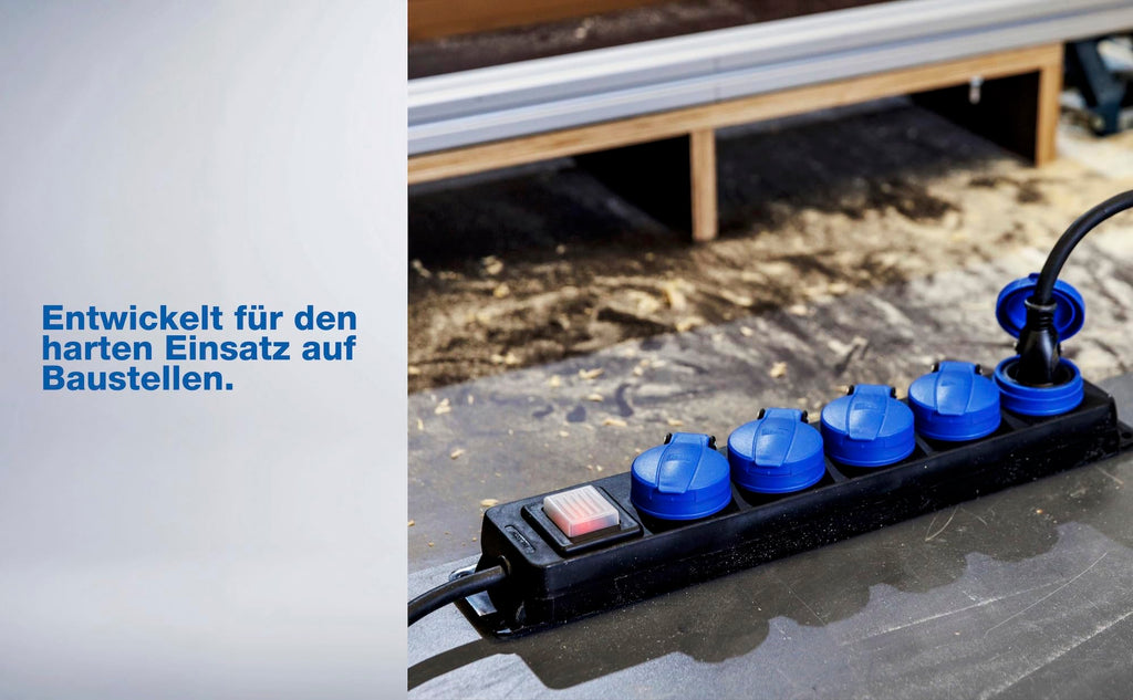 as - Schwabe 5-Fach Verteilersteckdosenleiste mit Schalter, Schutzkontaktsteckdosen mit Klappdeckeln, 1,5 m Leitung, Mehrfachsteckdose für den Außenbereich 230V, 16A, IP44, Schwarz, Blau, 38609