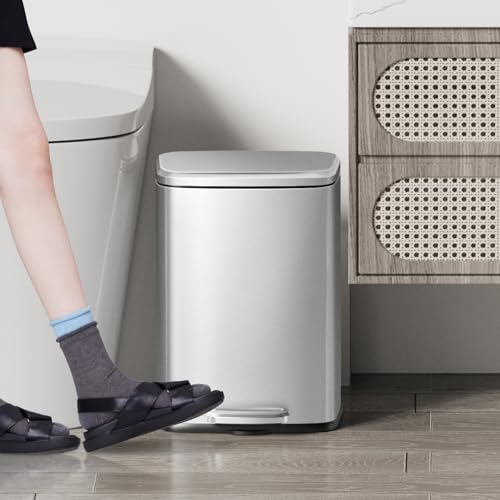 KSSKSS Kleiner Mülleimer Bad, 6 Liter Kosmetikeimer, Abfalleimer mit Deckel und Pedal, Tretmülleimer mit Absenkautomatik (Soft Close), Edelstahl, Badmülleimer mit Inneneimer, Rechteckig, Silber
