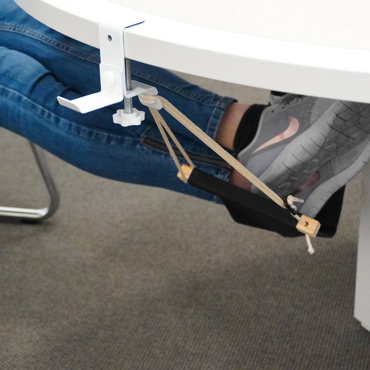 höhenverstellbare Hängematte für den Schreibtisch oder das Büro - Fußhängematte für eine bessere Entspannung (Schwarz)